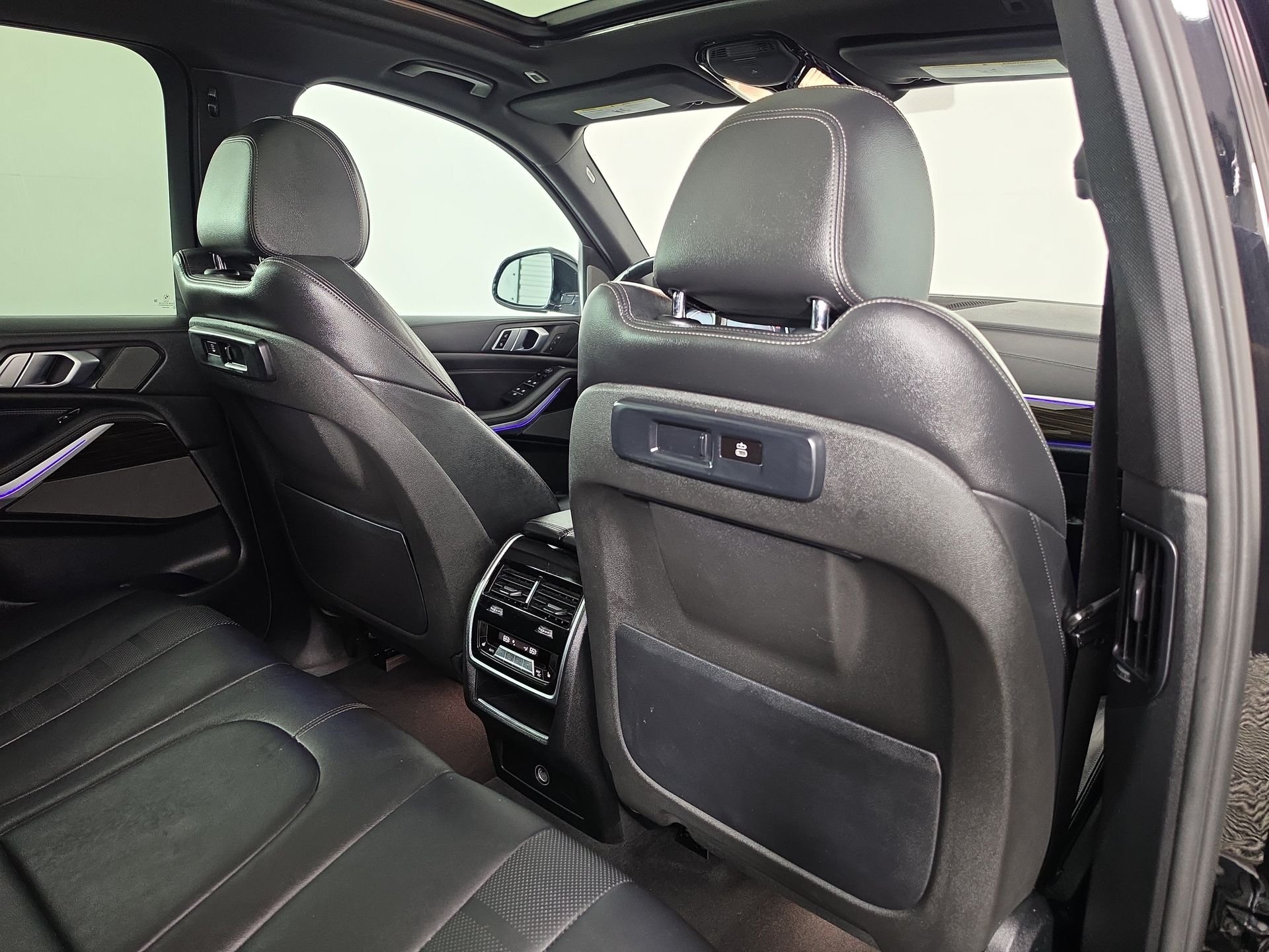 Used 2020 Black BMW sDrive40i image 43
