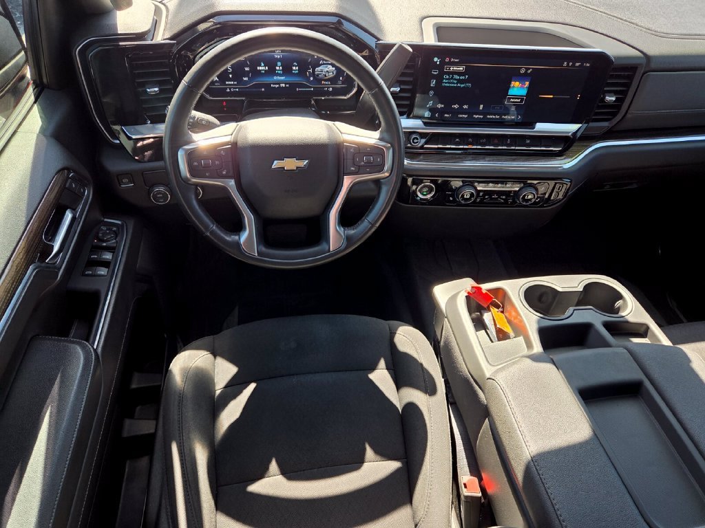 Used 2023 RADIANT RED TINTCOAT Chevrolet LT image 8