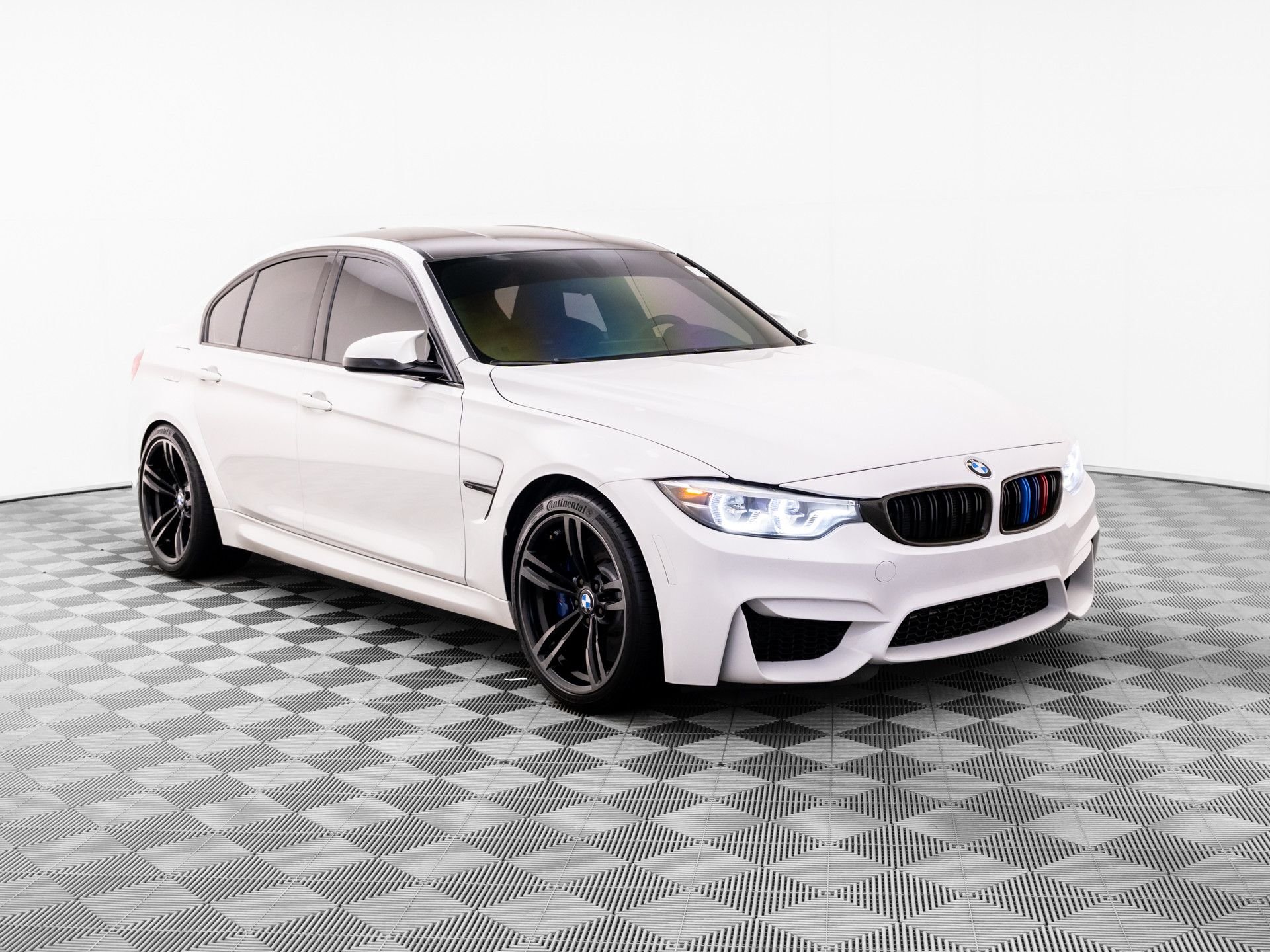 Used 2018 White BMW Base image 8