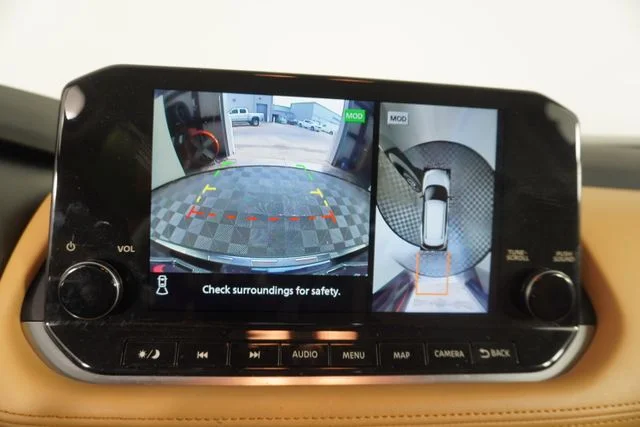 Used 2023 Black Nissan Platinum image 28
