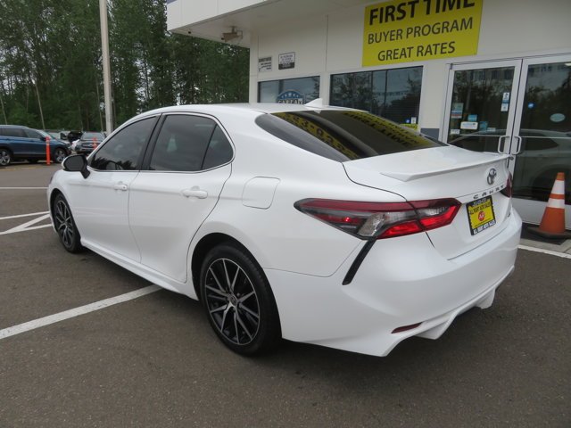 Used 2021 Super White Toyota SE image 3