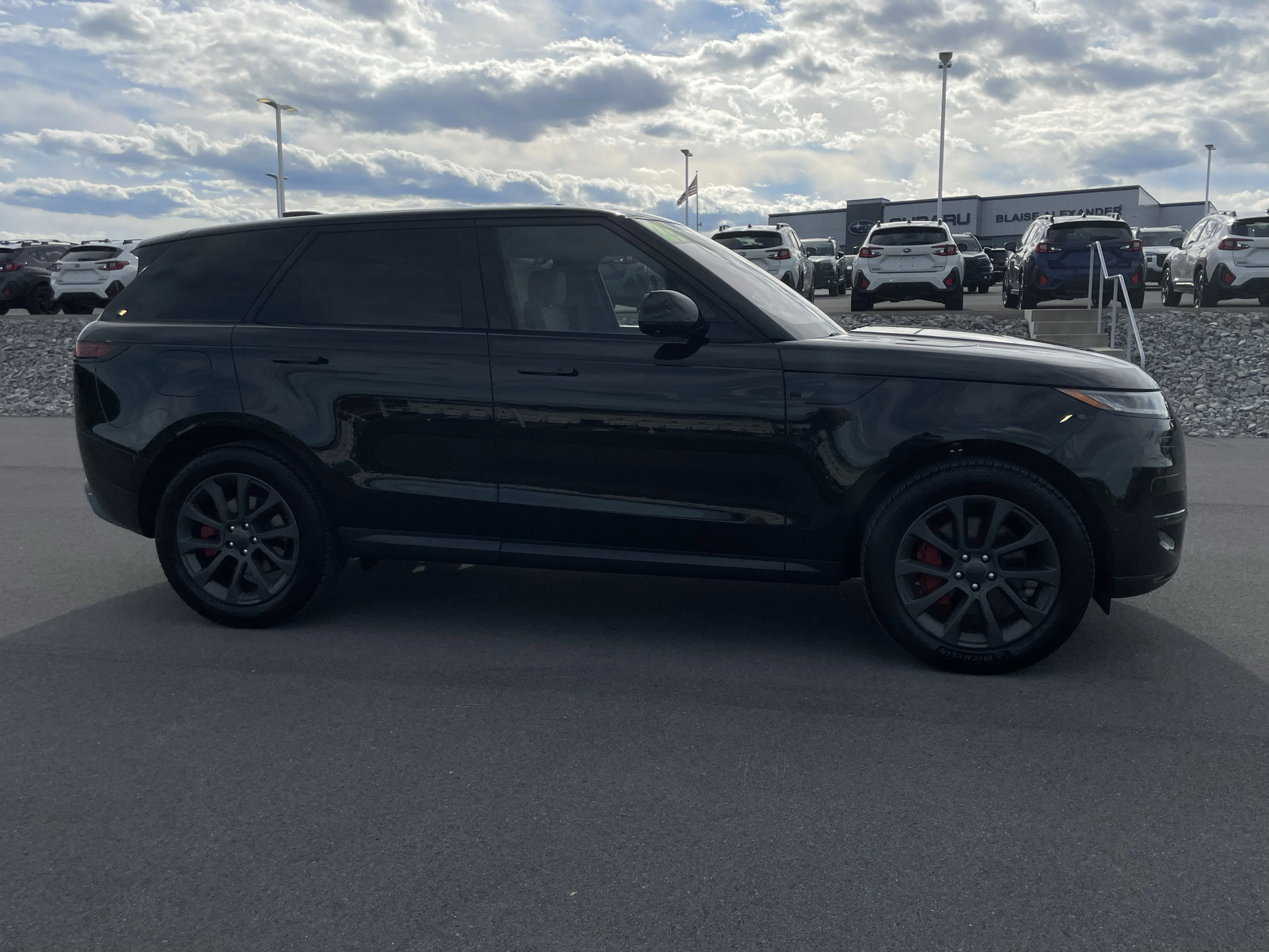 Used 2023 Santorini Black Metallic Land Rover SE image 2