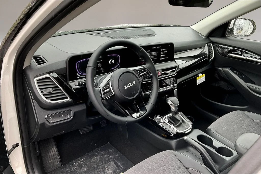 New 2026 Snow White Pearl Kia S image 7