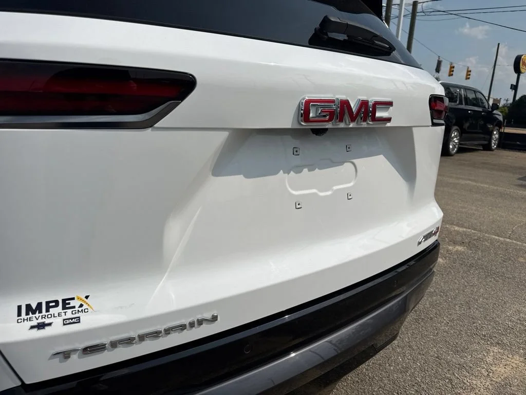 Used 2026 Summit White GMC AT4 image 34