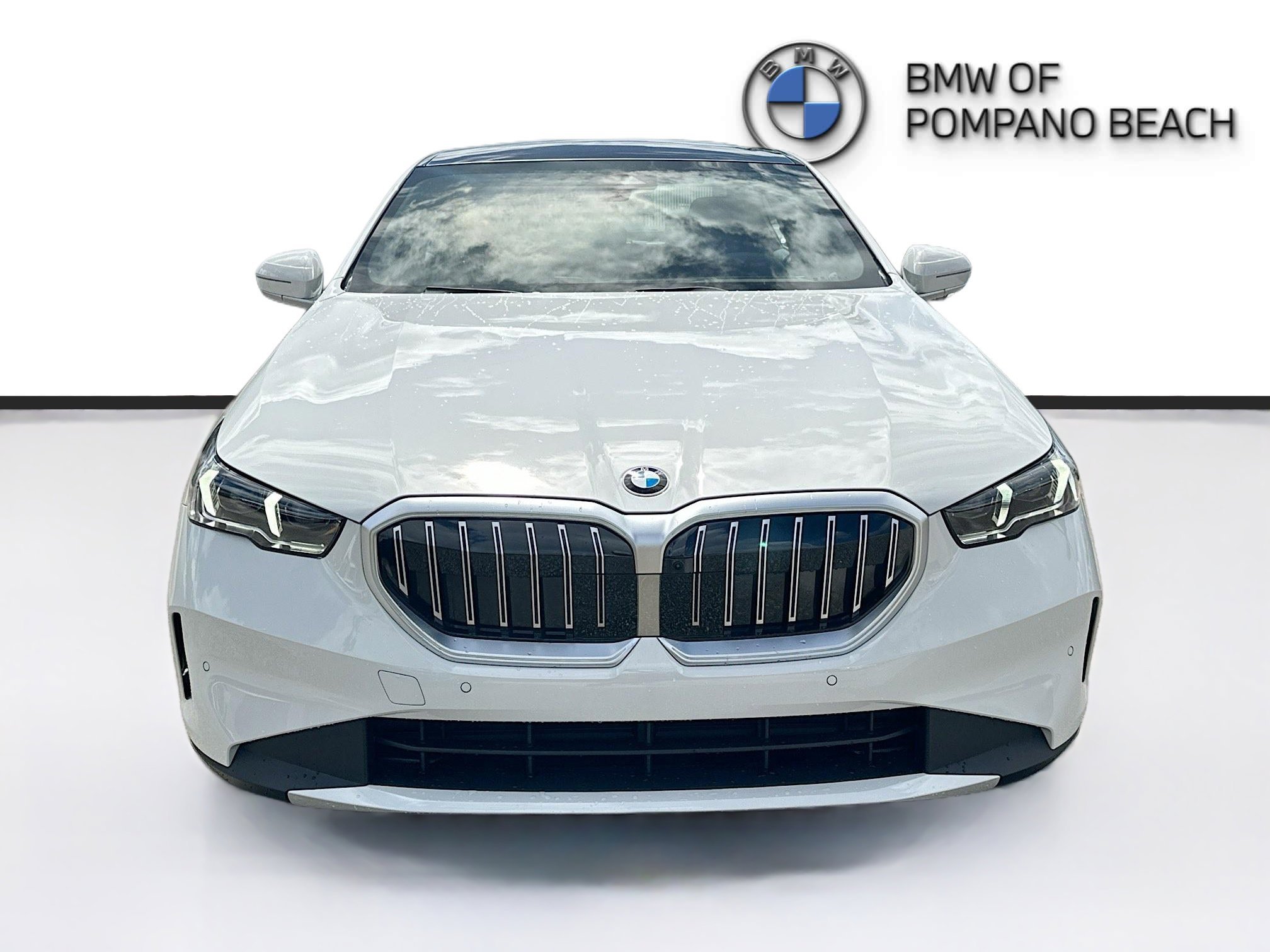 New 2026 Alpine White BMW 530i image 2