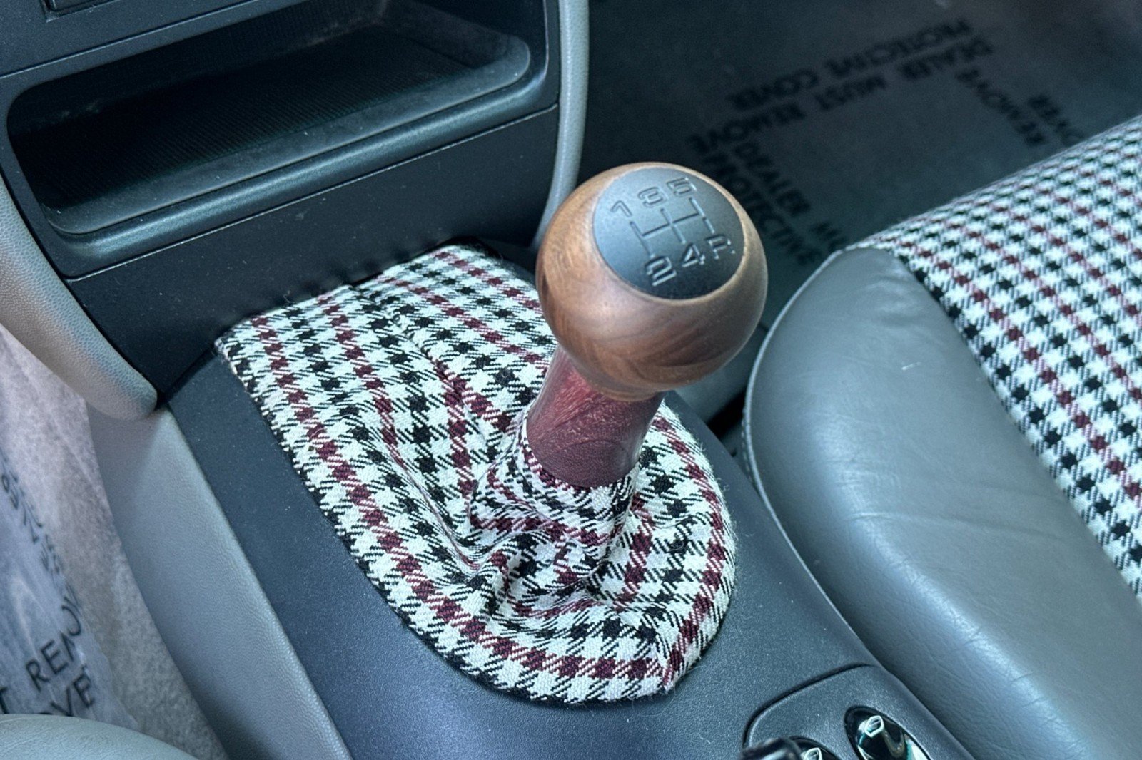 Used 1999 ARENA RED Porsche  image 17