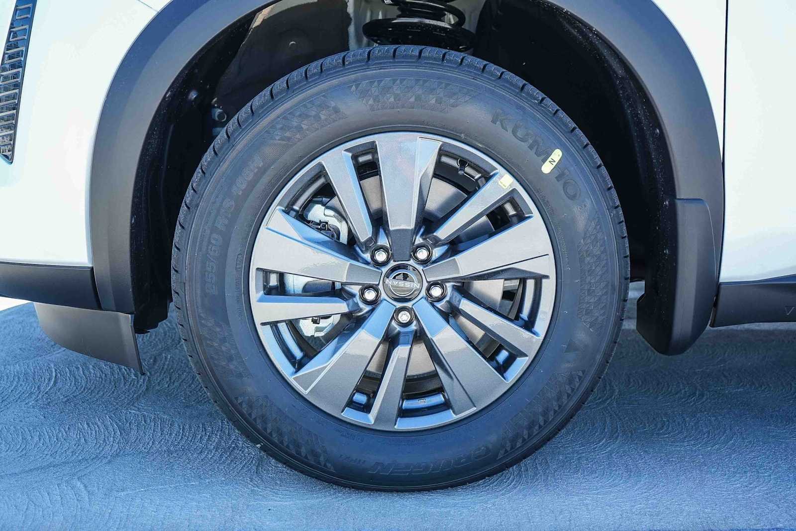 New 2026 Everest White Pearl TriCoat Nissan SV image 11