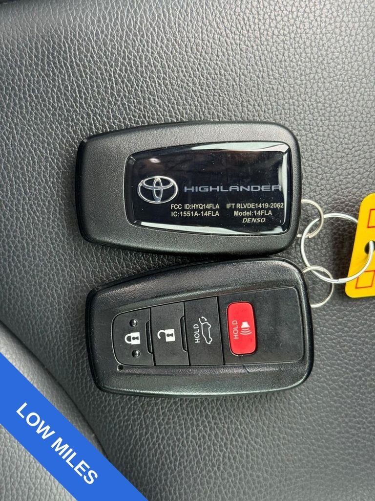 Used 2023 Pearl Toyota XLE image 27