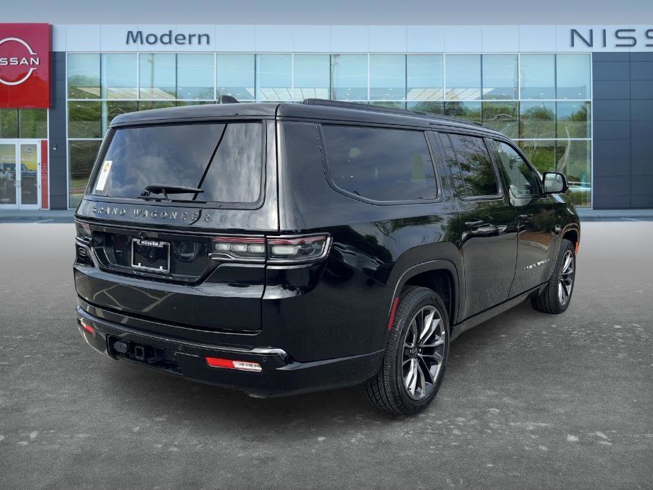 Used 2024 Diamond Black Crystal Pearlcoat Jeep Series II image 7