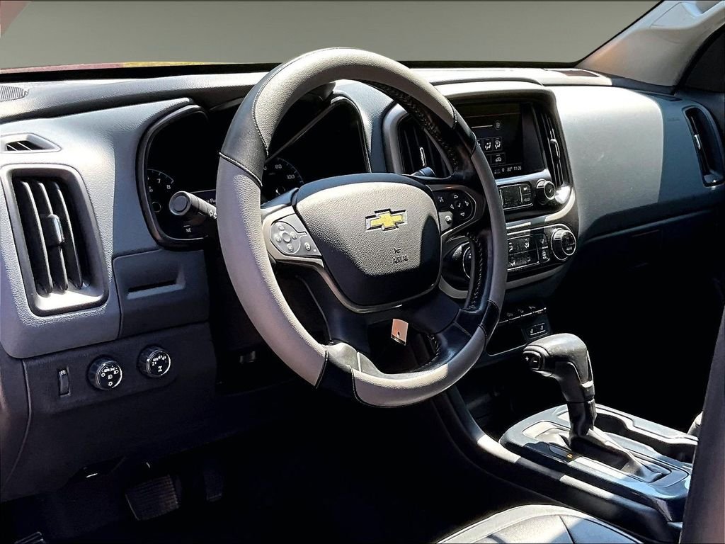 Used 2020 Red Chevrolet Z71 image 13