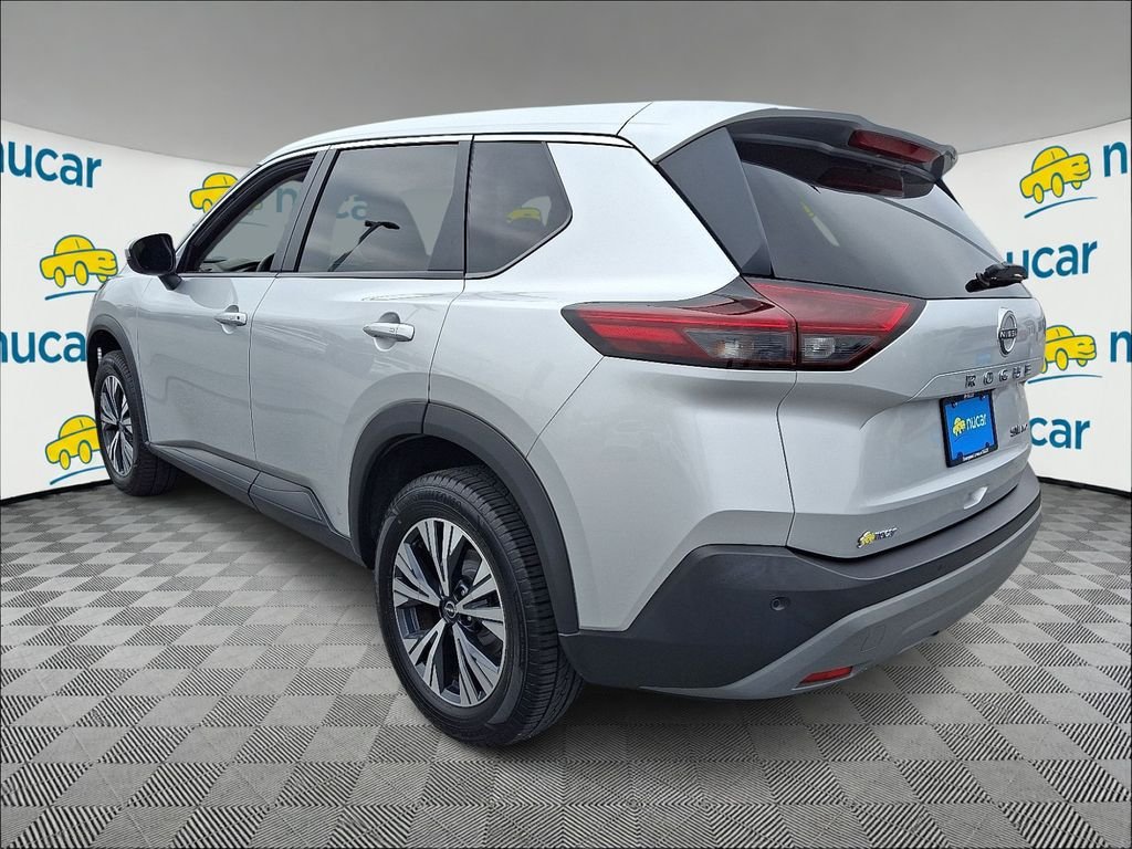 Used 2022 Silver Nissan SV image 5