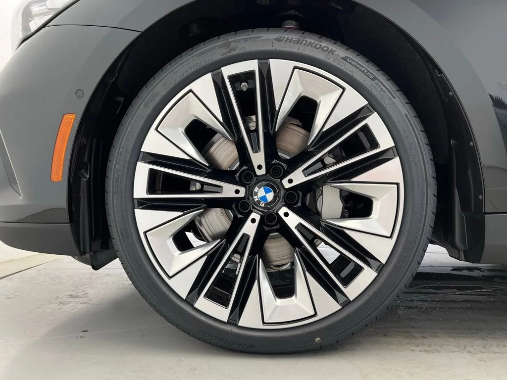 New 2027 Black Sapphire Metallic BMW 530i image 22