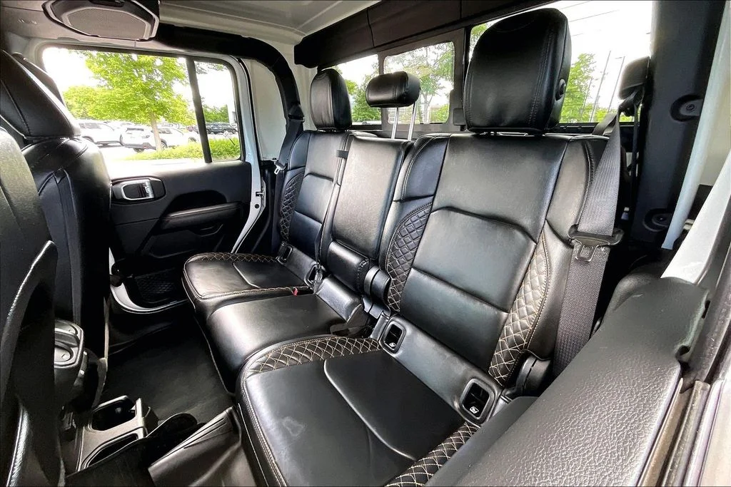Used 2023 White Jeep High Altitude image 29