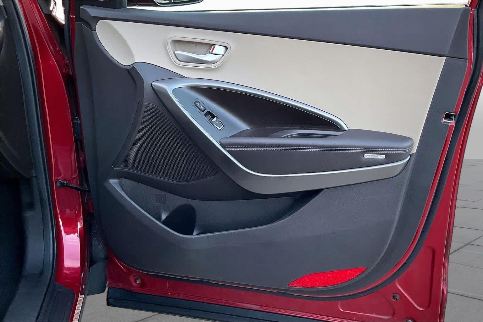 Used 2013 Serrano Red Hyundai Sport image 21