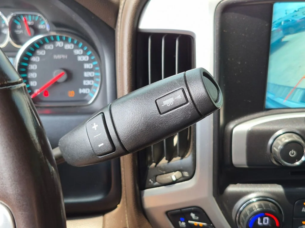 Used 2017 White GMC SLT image 28