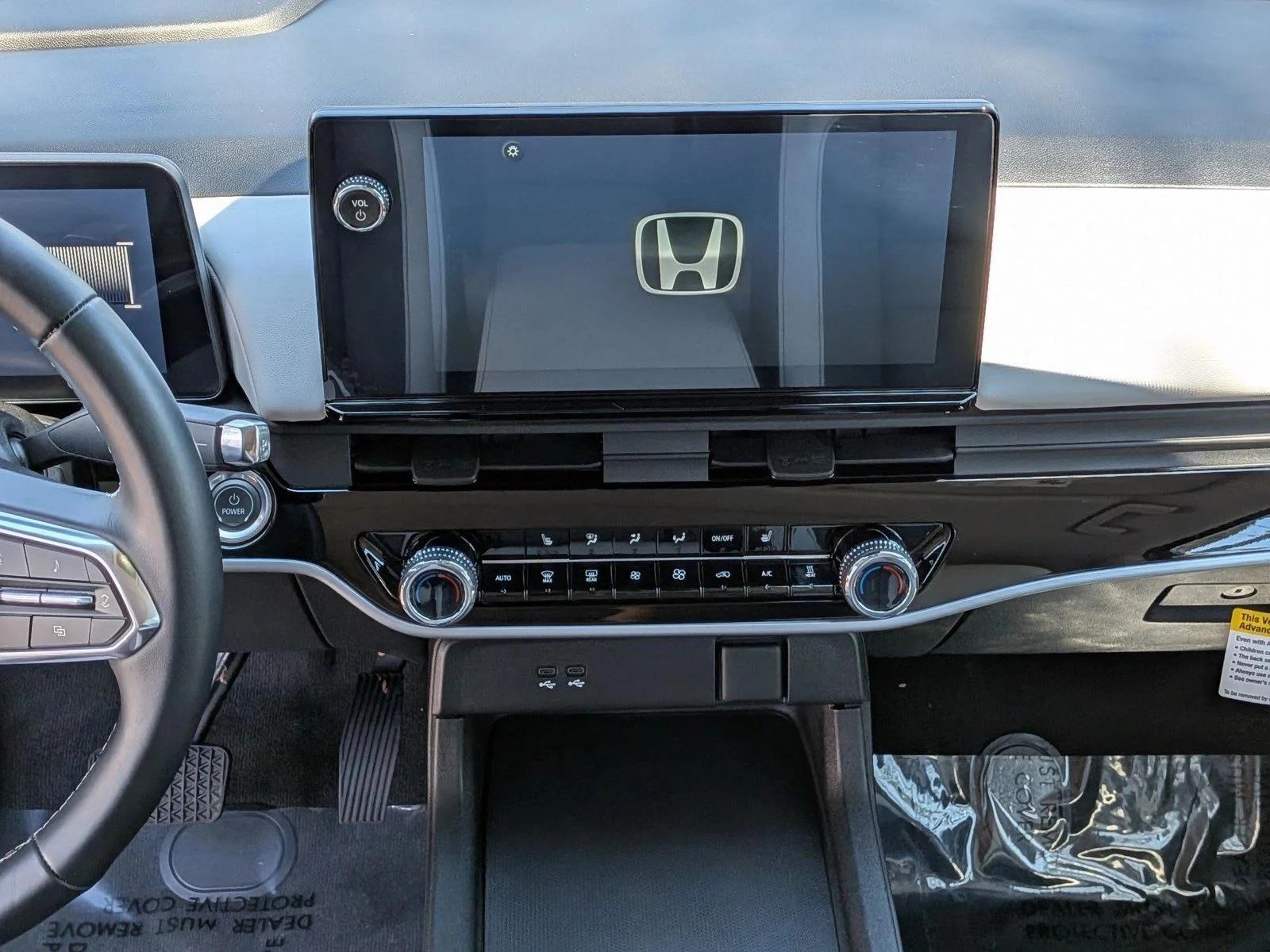 Used 2025 Snowfall Pearl Honda Touring image 12