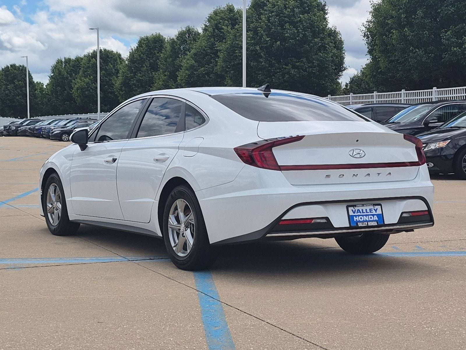 Used 2022 Quartz White Hyundai SE image 8