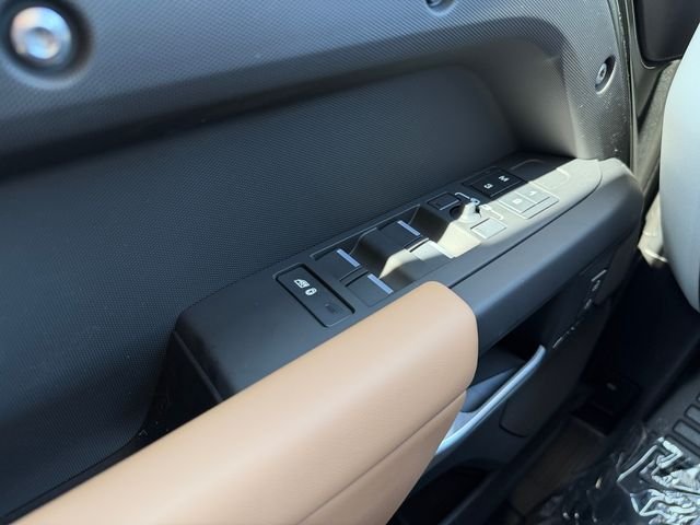 New 2026 Woolstone Green Land Rover S image 11