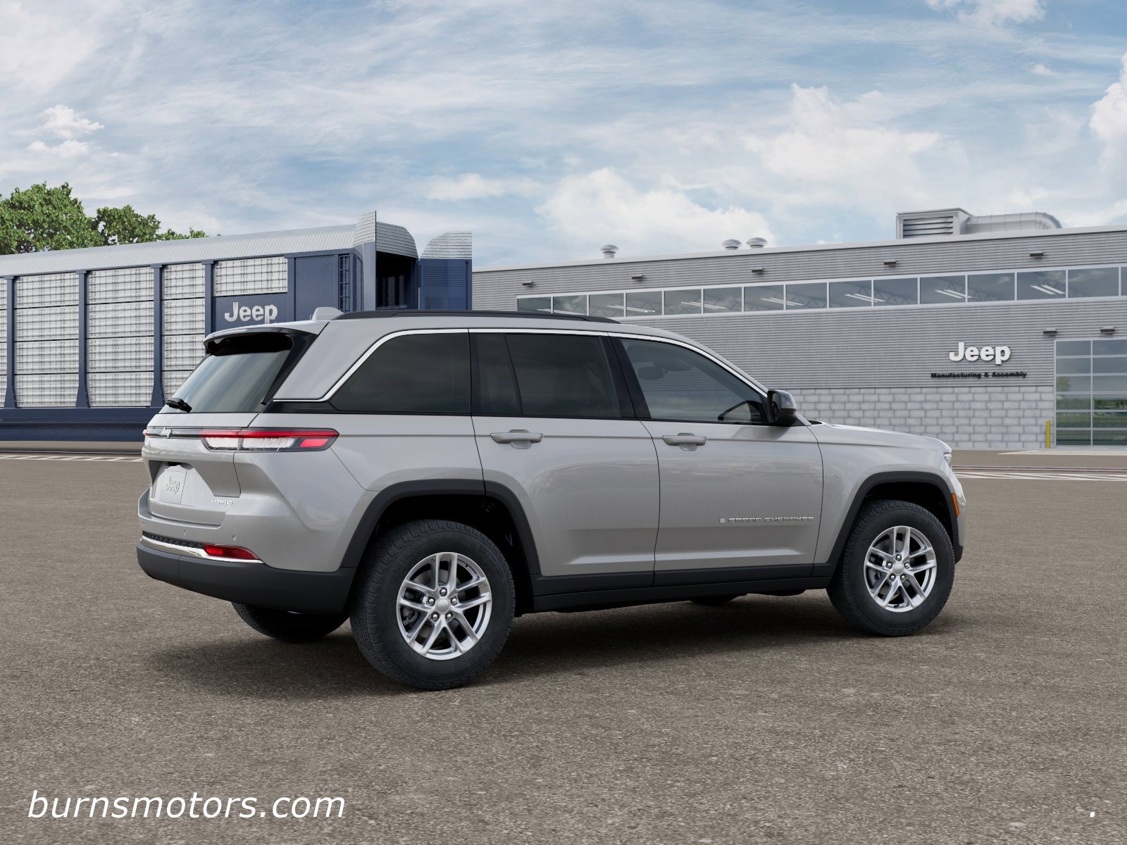 New 2026 Silver Zynith Exterior Paint Jeep Laredo X image 4
