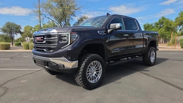 Used 2025 Silver GMC SLT image 3