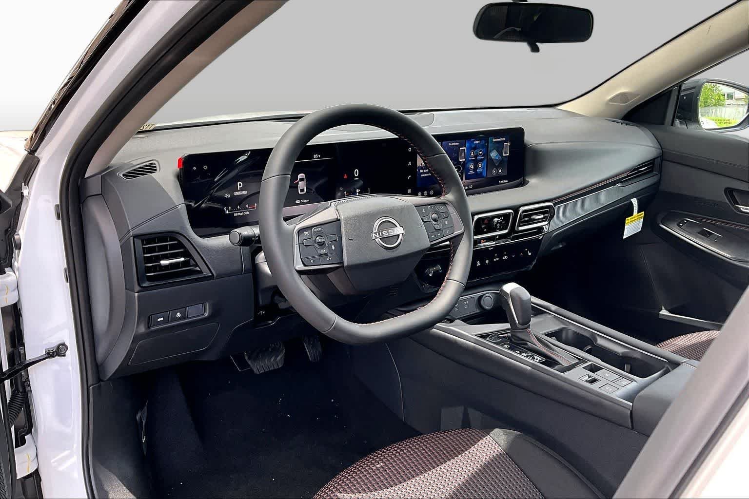 New 2026 Aspen White Tricoat/Super Black Nissan SR image 10