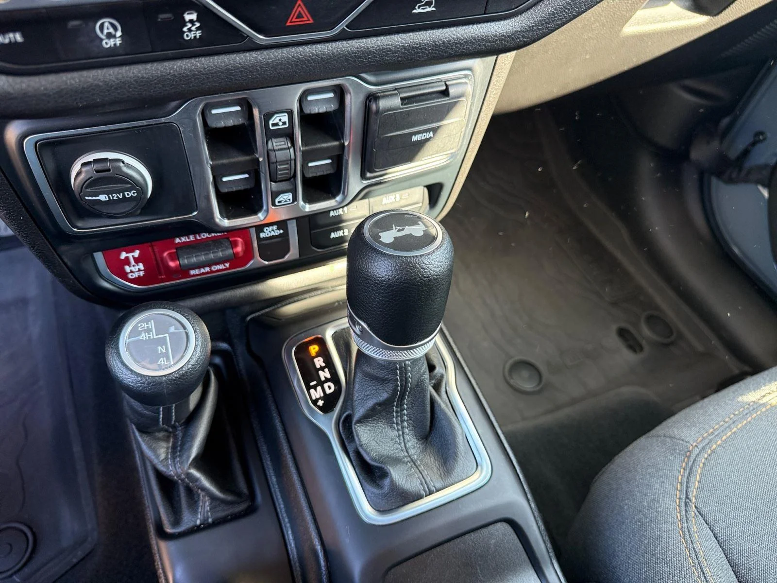 Used 2024 Gray Jeep 4-Door Willys 4x4 image 24