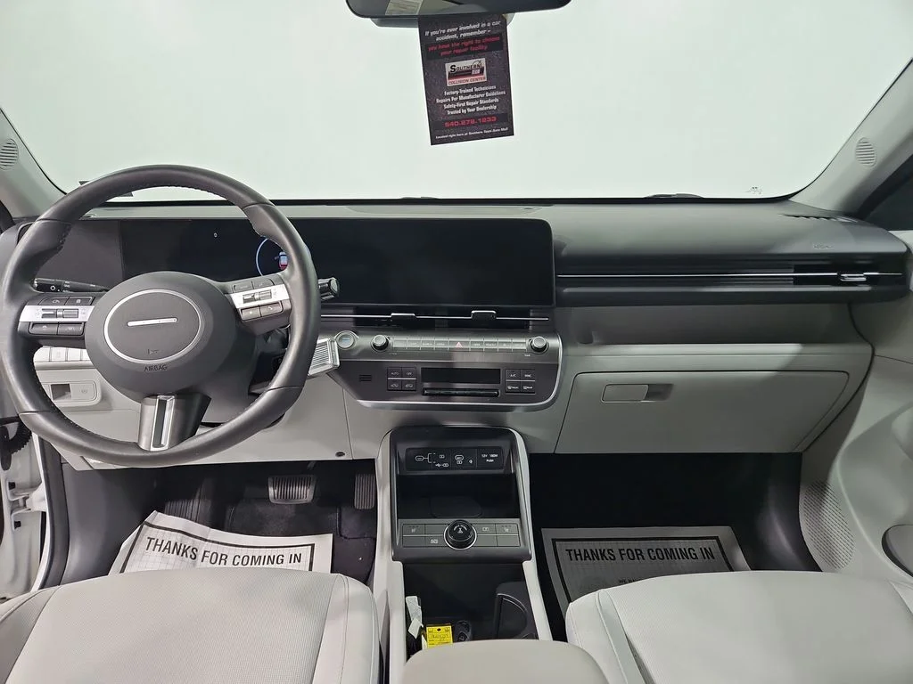 Used 2025 White Hyundai SEL Convenience image 19