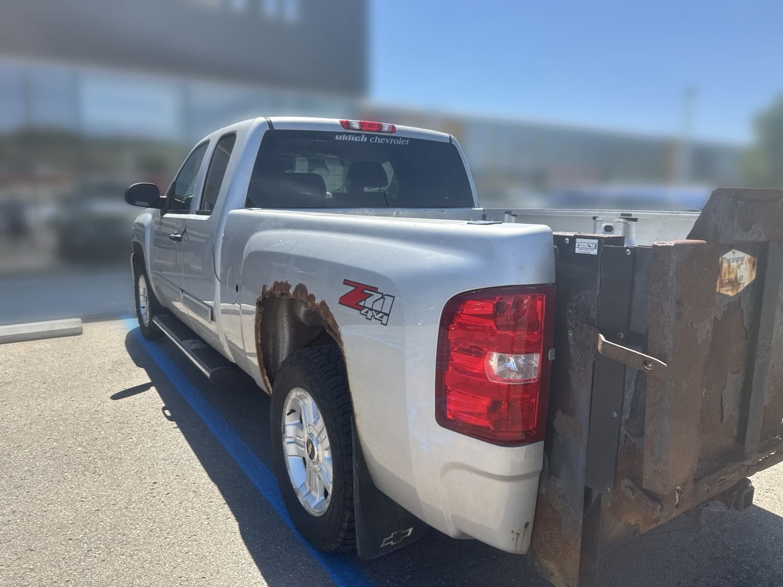 Used 2010 Silver Chevrolet LT image 2