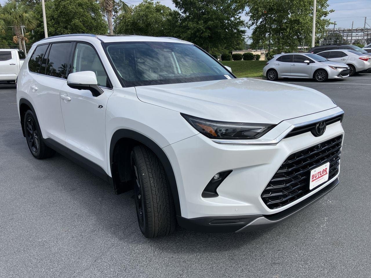 Used 2025 White (Wind Chill Pearl) Toyota Limited image 7