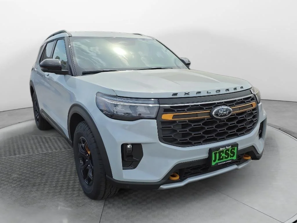 New 2026 Space White Metallic Ford Tremor® image 3