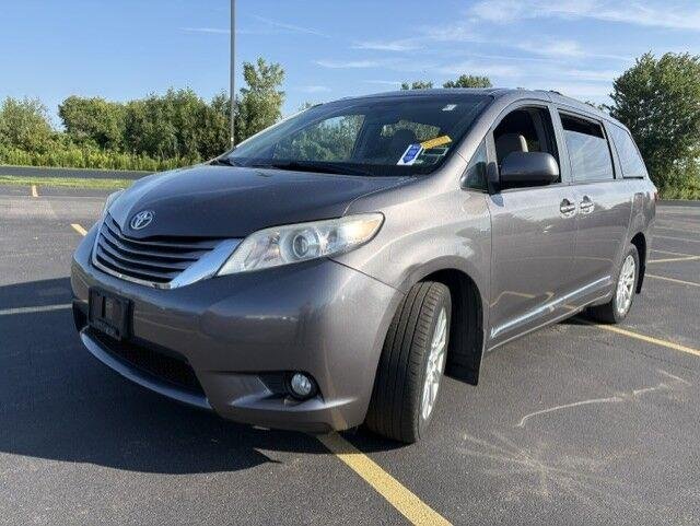 Used 2017 Predawn Gray Mica Toyota XLE image 6