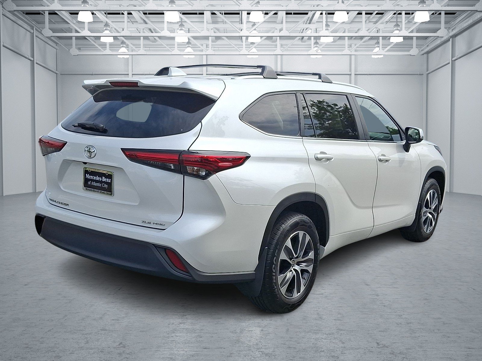 Used 2023 Wind Chill Pearl - 089 Toyota XLE image 6