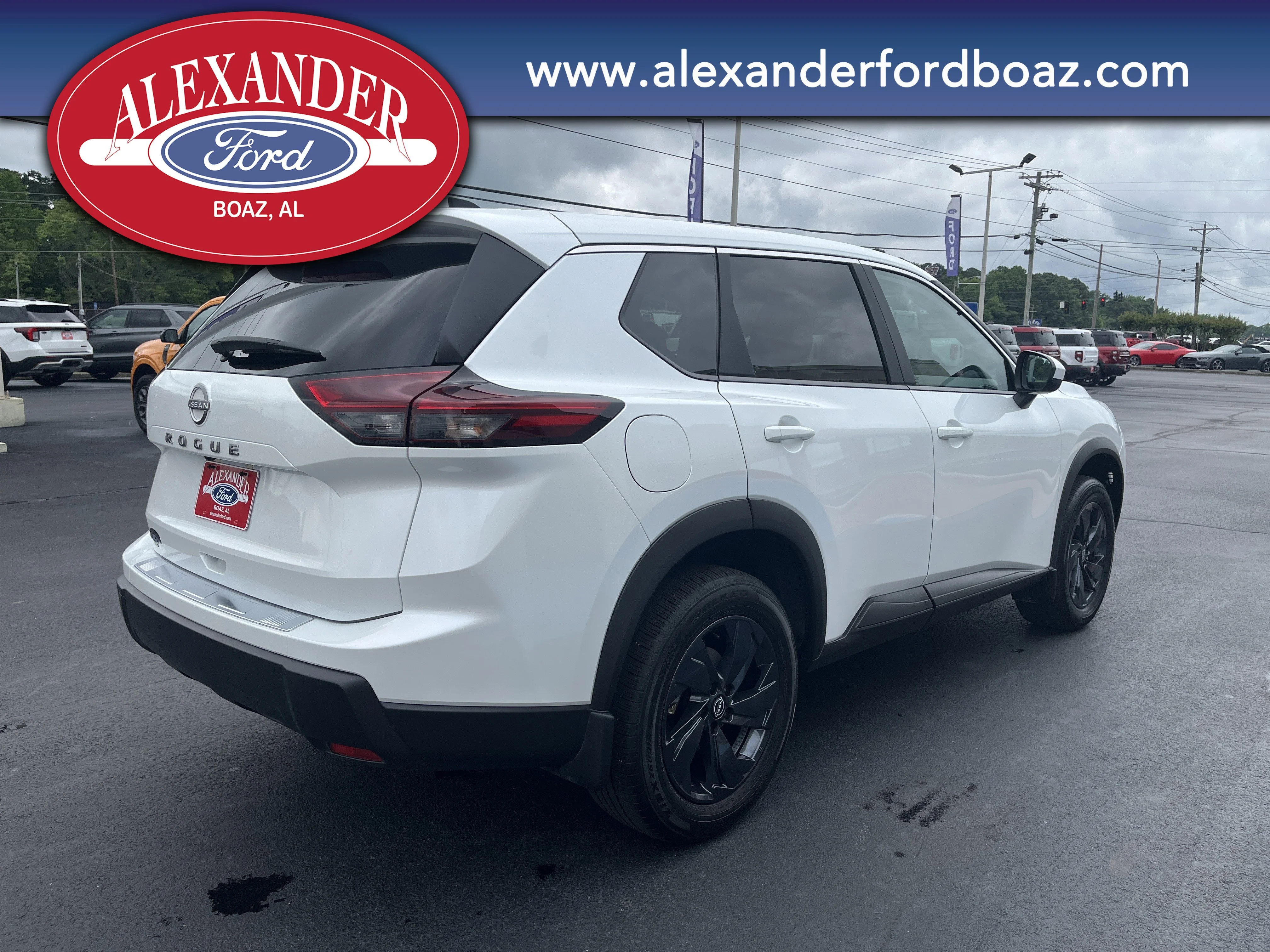 Used 2026 Everest White P Nissan SV image 4