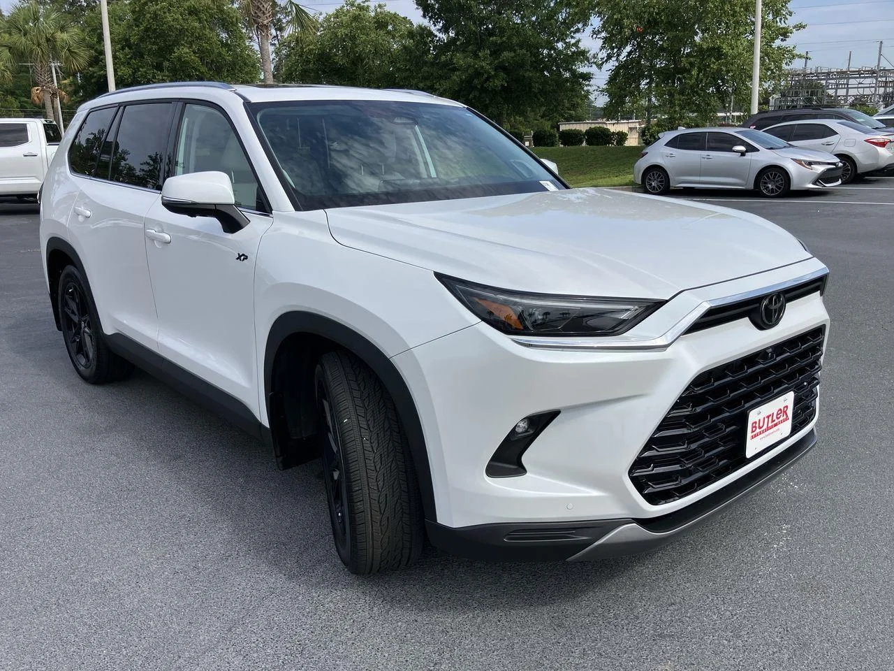 Certified Used 2025 White (Wind Chill Pearl) Toyota Limited image 7
