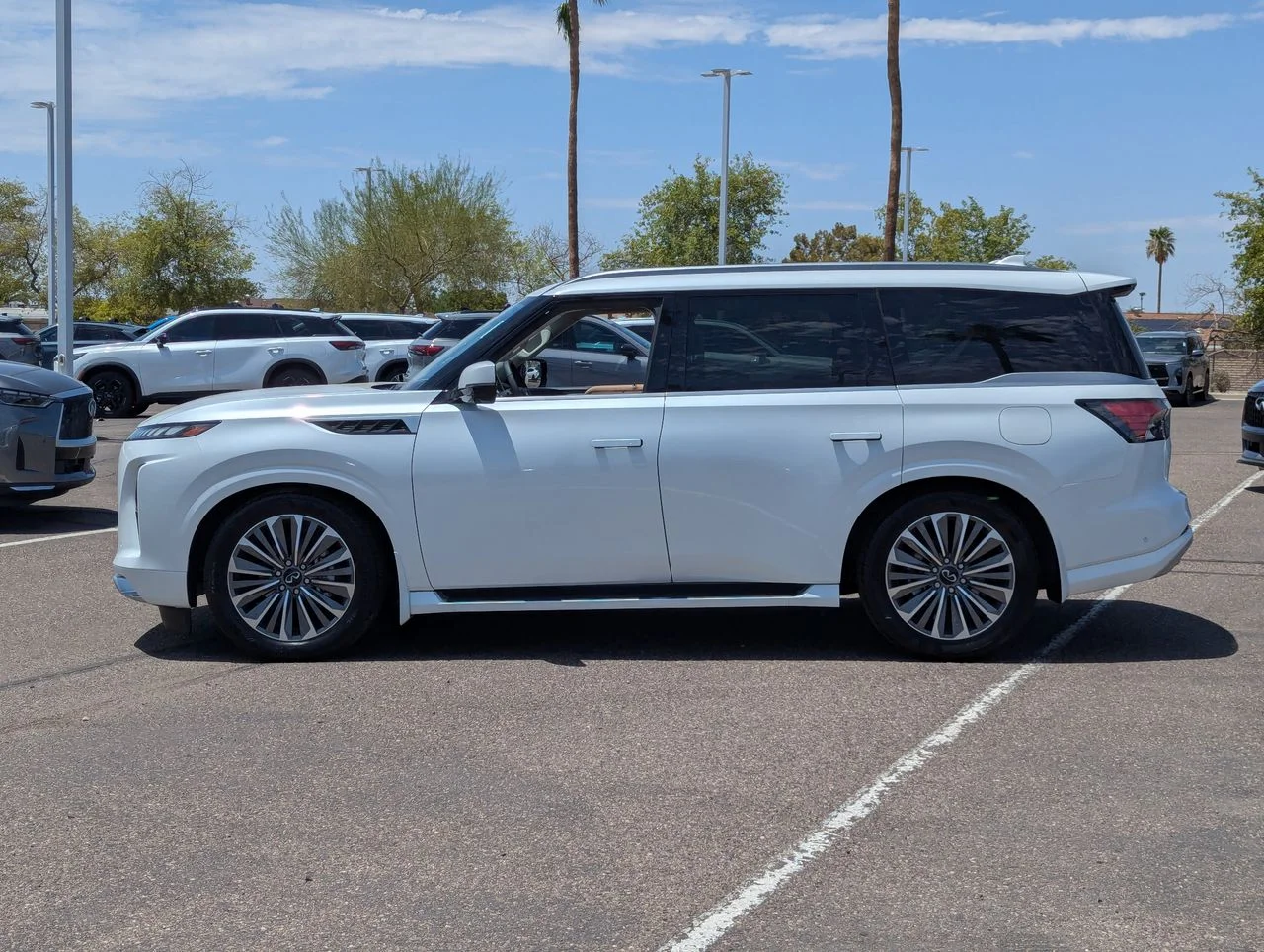 New 2027 RADIANT WHITE INFINITI Luxe 2WD image 2