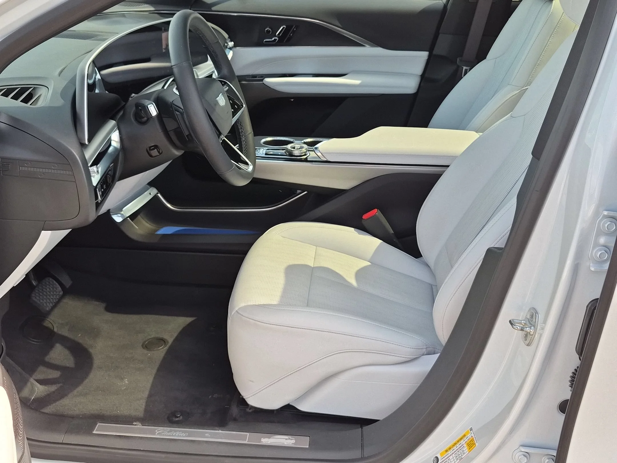 Used 2024 Crystal White Tricoat Cadillac Sport image 18