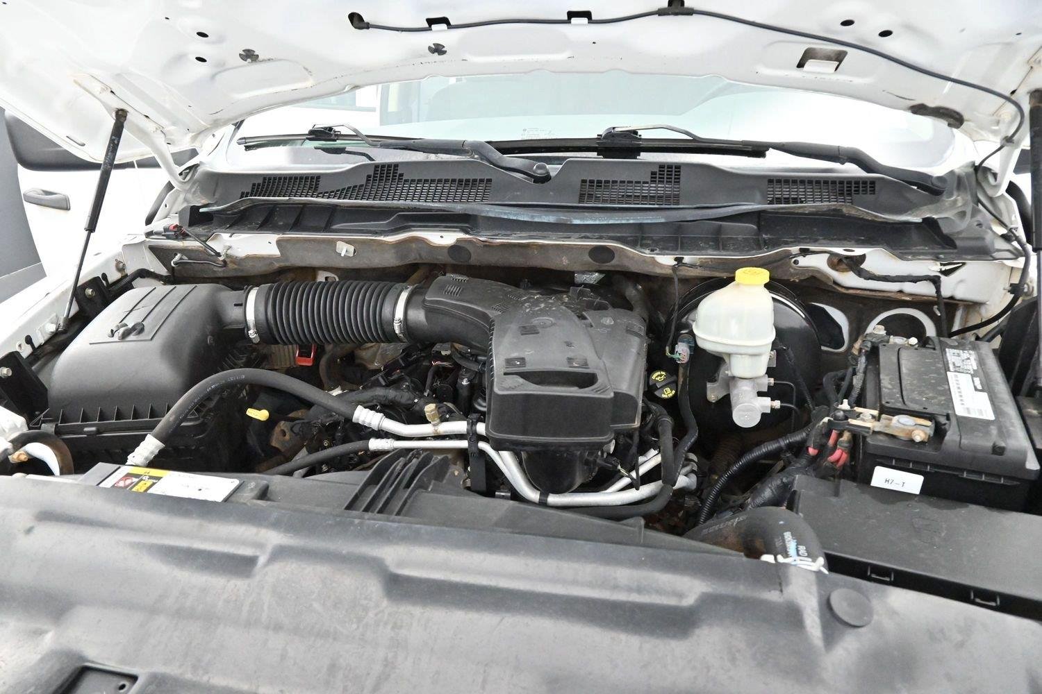 Used 2015 Bright White Clearcoat Ram Tradesman image 27