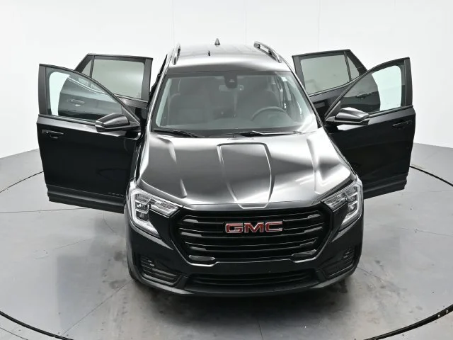 Used 2023 EBONY TWILIGHT METALLIC GMC SLE image 45