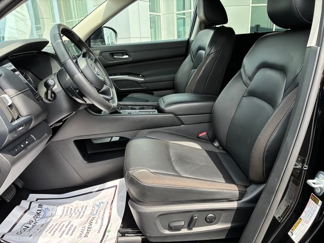 Used 2025 Black Nissan SL image 8