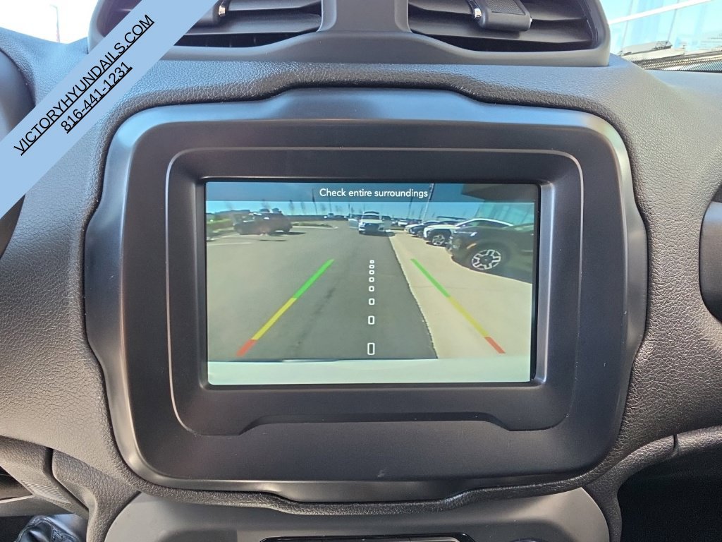 Used 2018 White Jeep Latitude image 13