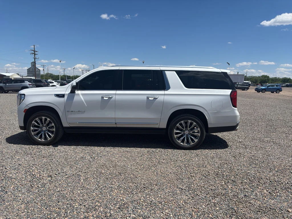 Used 2021 White GMC Denali image 7