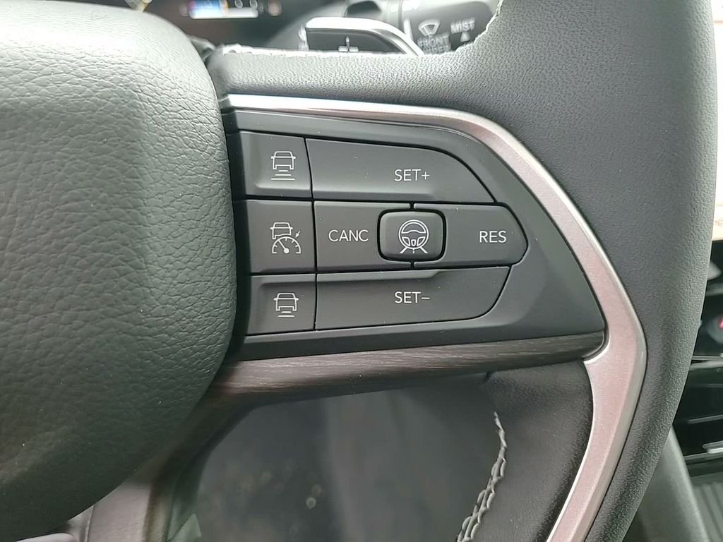 New 2026 Diamond Black Crystal Pearlcoat Jeep Altitude image 18