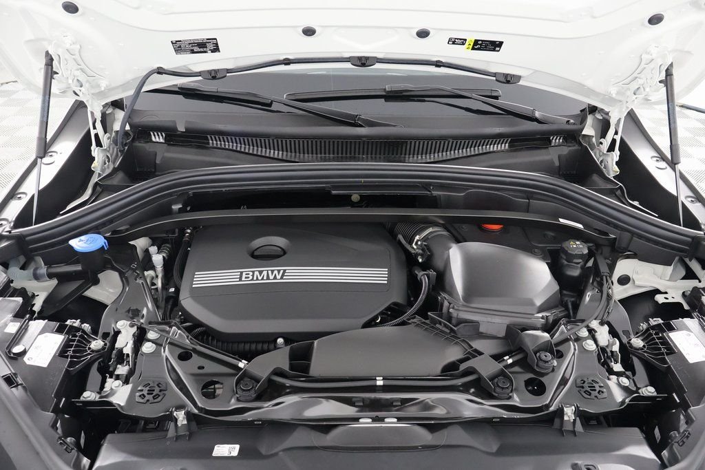 New 2027 Alpine White BMW xDrive28i image 9