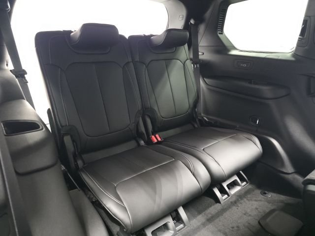 New 2026 Diamond Black Crystal Pearl-Coat Exterior Paint Jeep Limited image 25