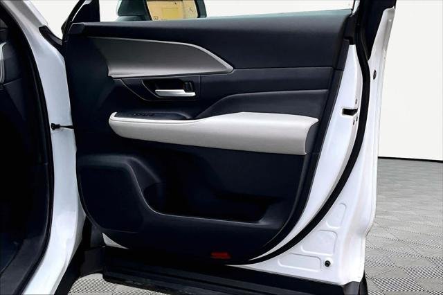 Certified Used 2025 WIND CHILL PEARL Toyota  image 23