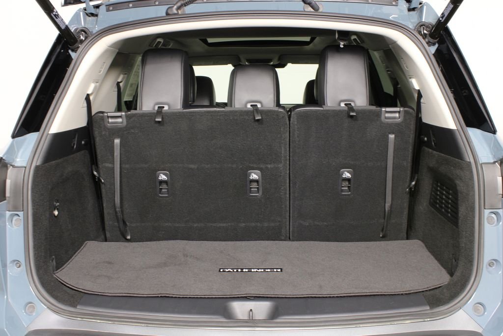 Used 2026 Green Nissan SL image 7