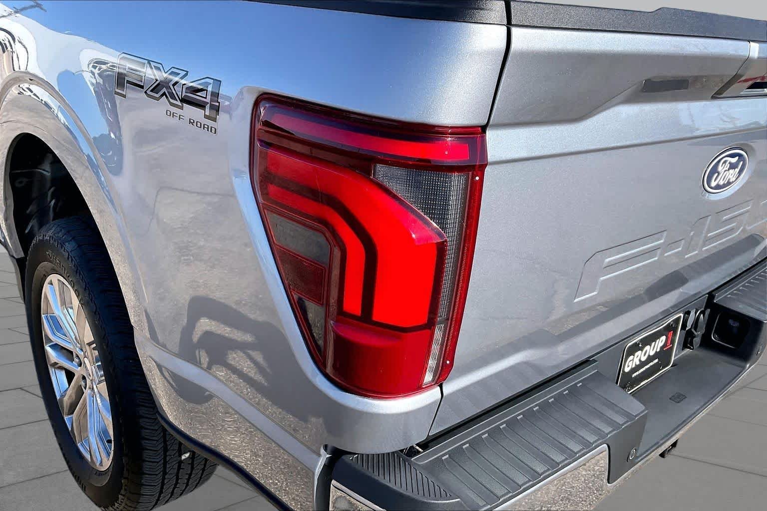Used 2025 Carbonized Gray Metallic Ford LARIAT image 27