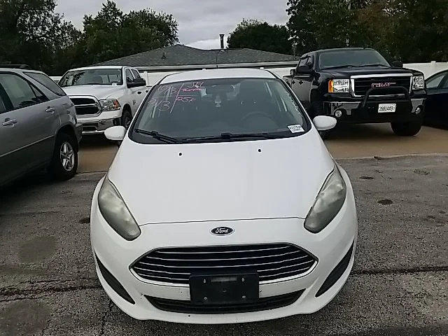 Used 2019 White Ford SE image 9
