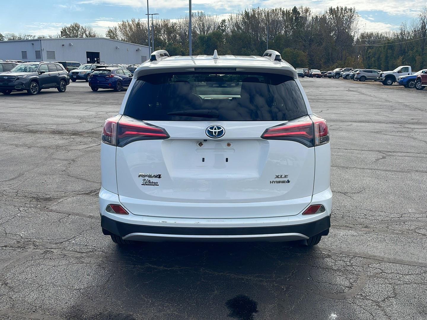 Used 2016 SUPER WHITE TOYOTA TRUCK  image 4