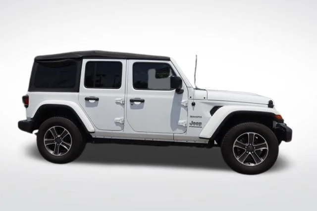 Used 2023 White Jeep Sahara image 12